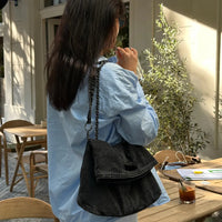 Grand sac à main en jean recyclé à anses chaîne
