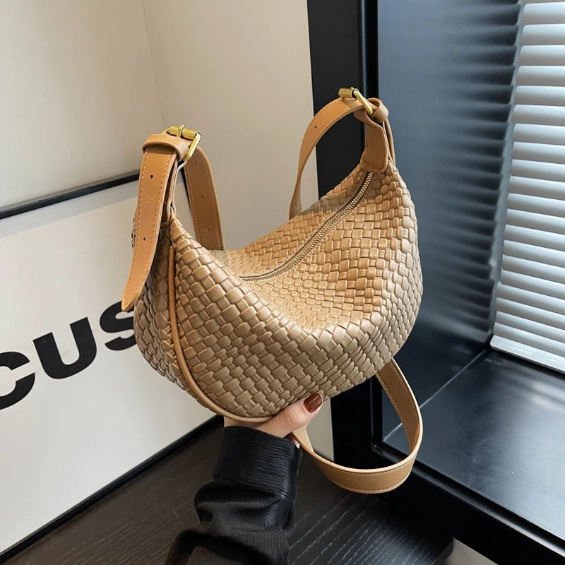 Sac croissant en simili cuir à détail tressé