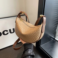 Sac croissant en simili cuir à détail tressé