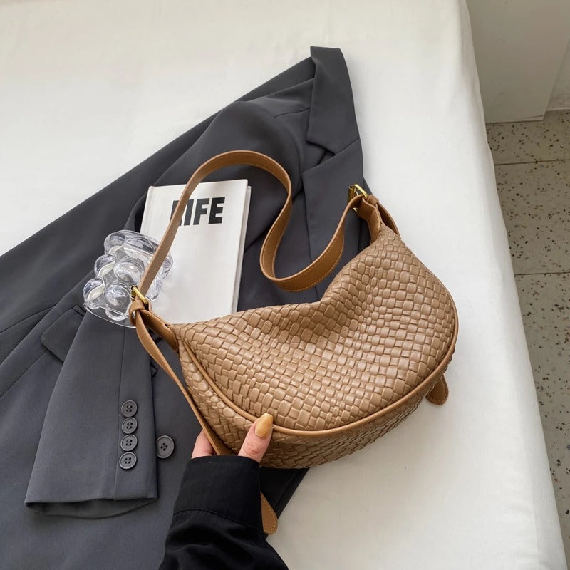 Sac croissant en simili cuir à détail tressé