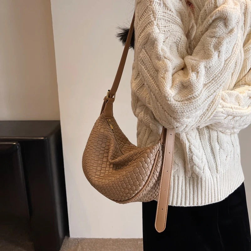 Sac croissant en simili cuir à détail tressé
