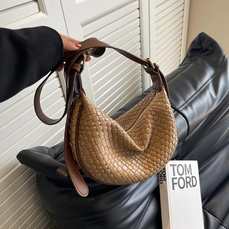 Sac croissant en simili cuir à détail tressé