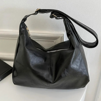 Sac hobo en simili cuir froissé