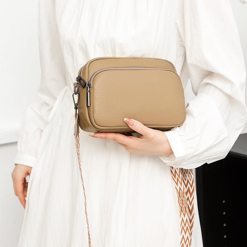 Petit sac bandoulière en simili cuir à sangle brodée
