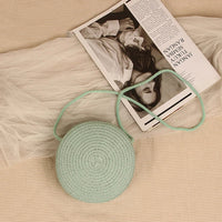 Petit sac rond en paille à bandoulière en corde