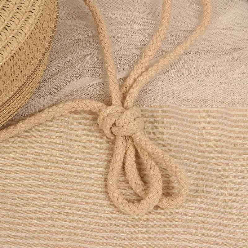 Petit sac rond en paille à bandoulière en corde