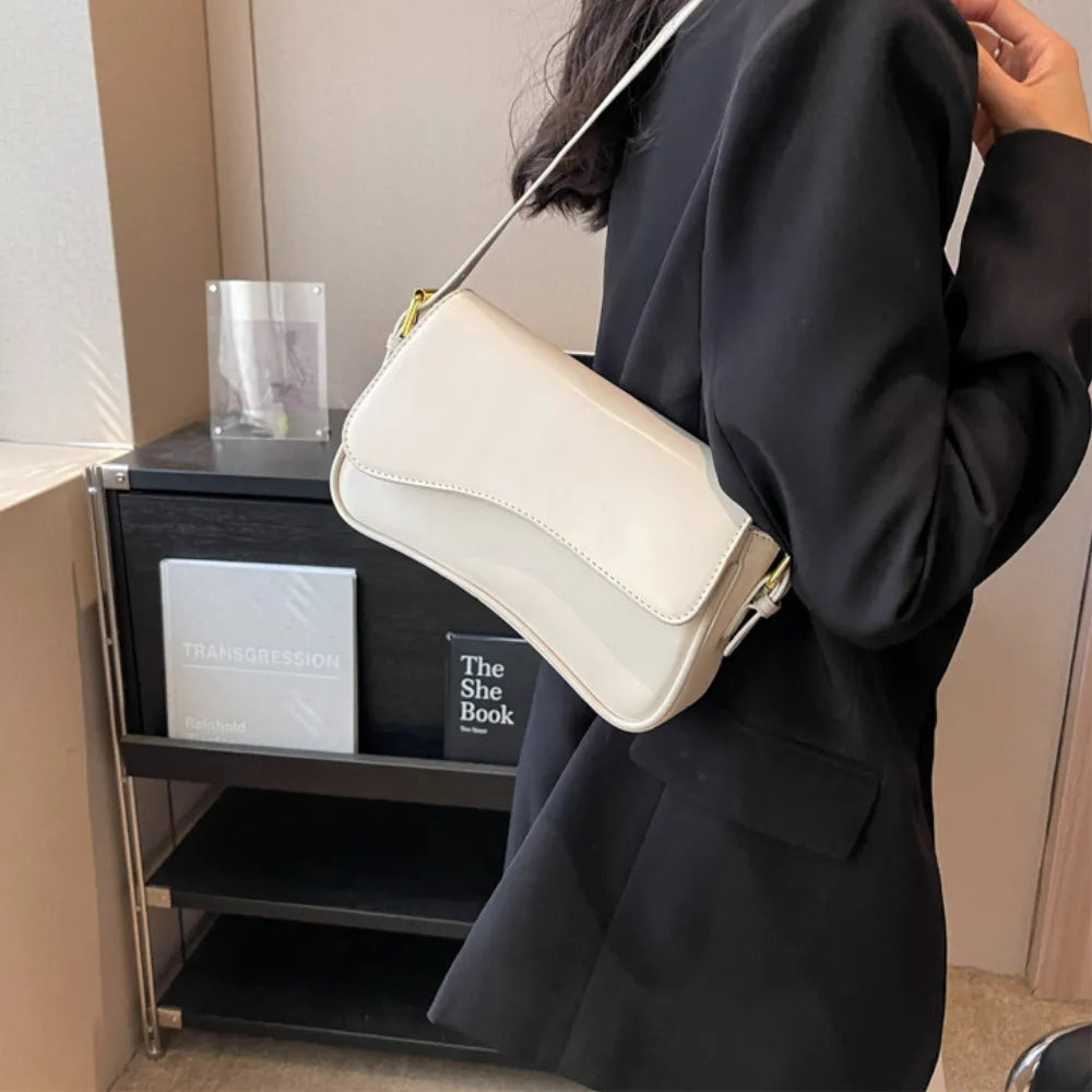 Petit sac bandoulière à rabat en simili cuir