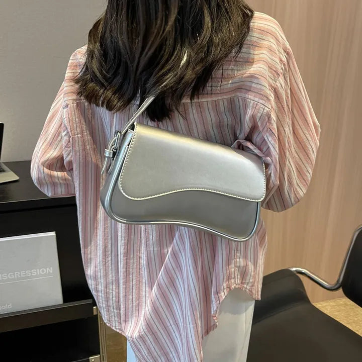Petit sac bandoulière à rabat en simili cuir