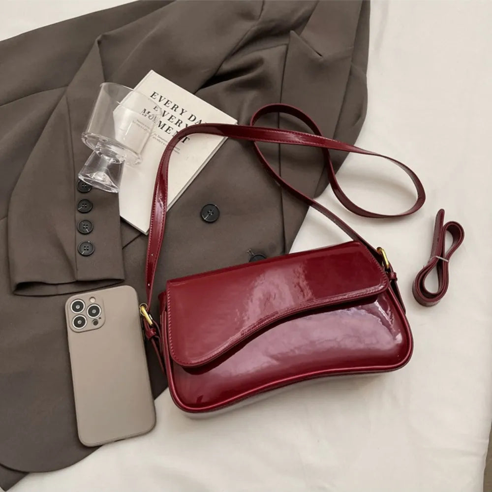 Petit sac bandoulière à rabat en simili cuir