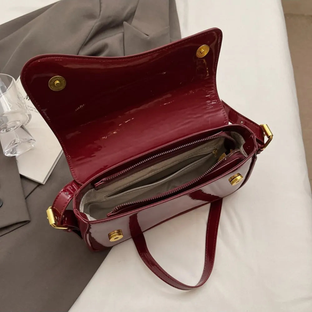 Petit sac bandoulière à rabat en simili cuir