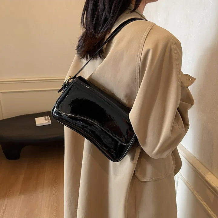 Petit sac bandoulière à rabat en simili cuir