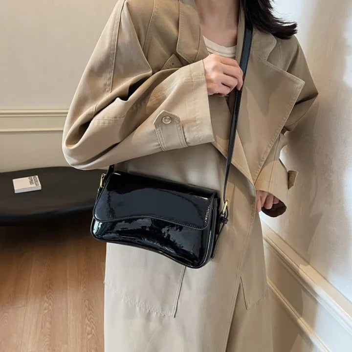 Petit sac bandoulière à rabat en simili cuir