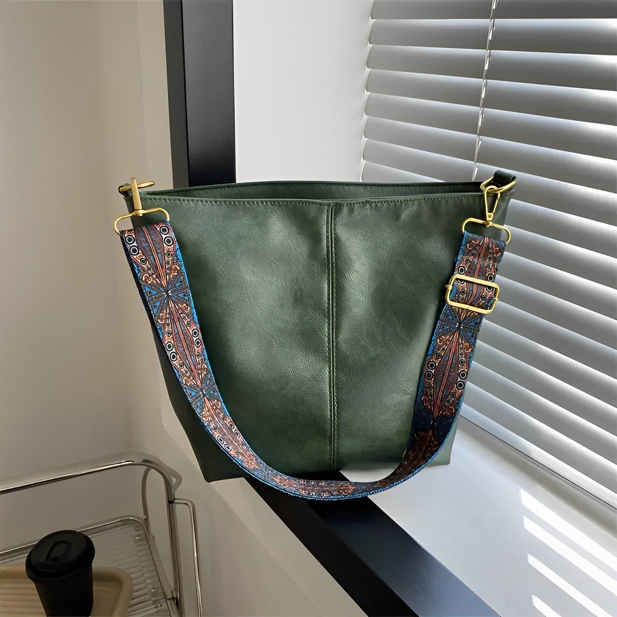 Sac bandoulière en simili cuir à sangle en tissu