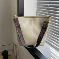 Sac bandoulière en simili cuir à sangle en tissu