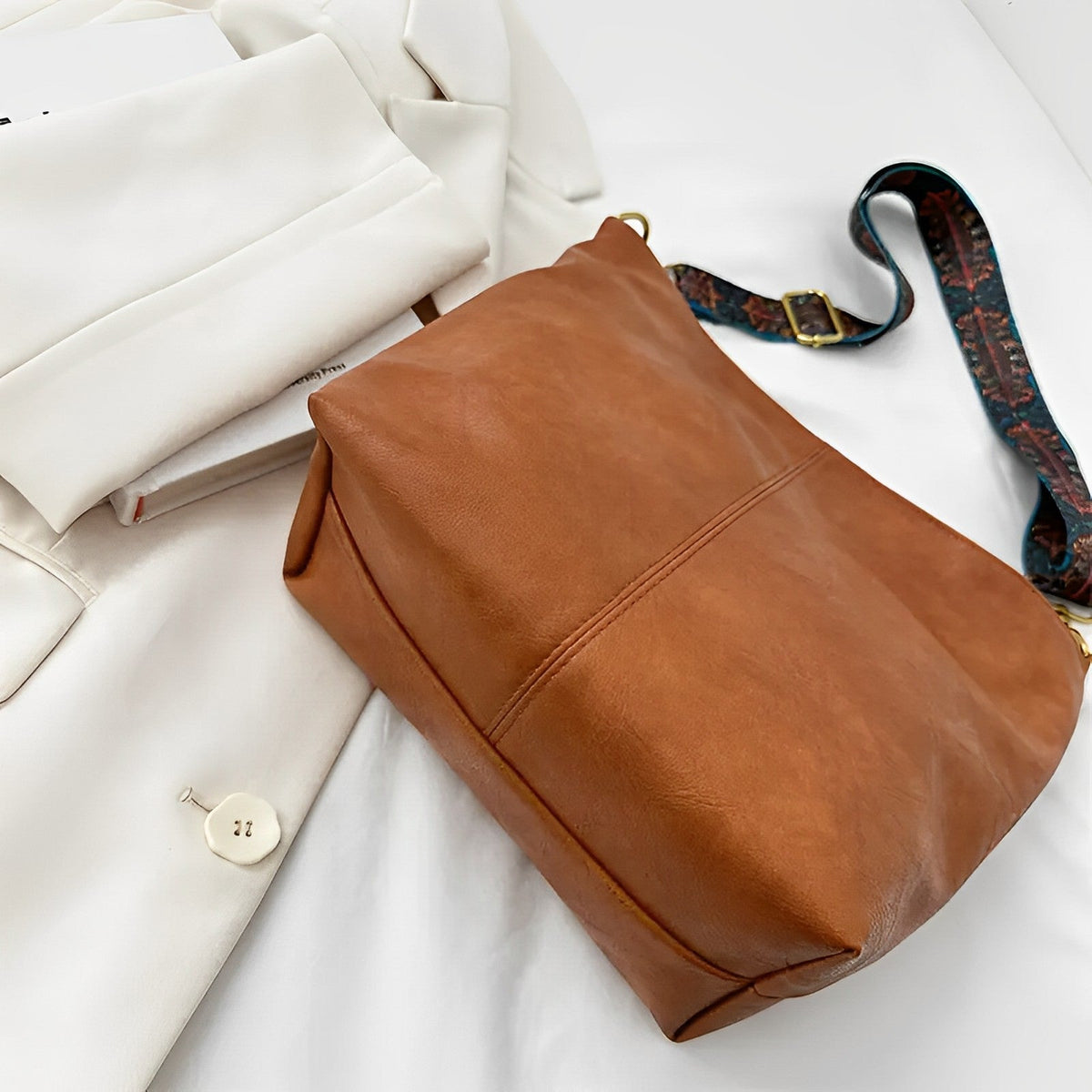 Sac bandoulière en simili cuir à sangle en tissu