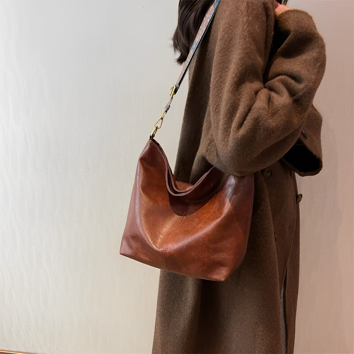 Sac bandoulière en simili cuir à sangle en tissu