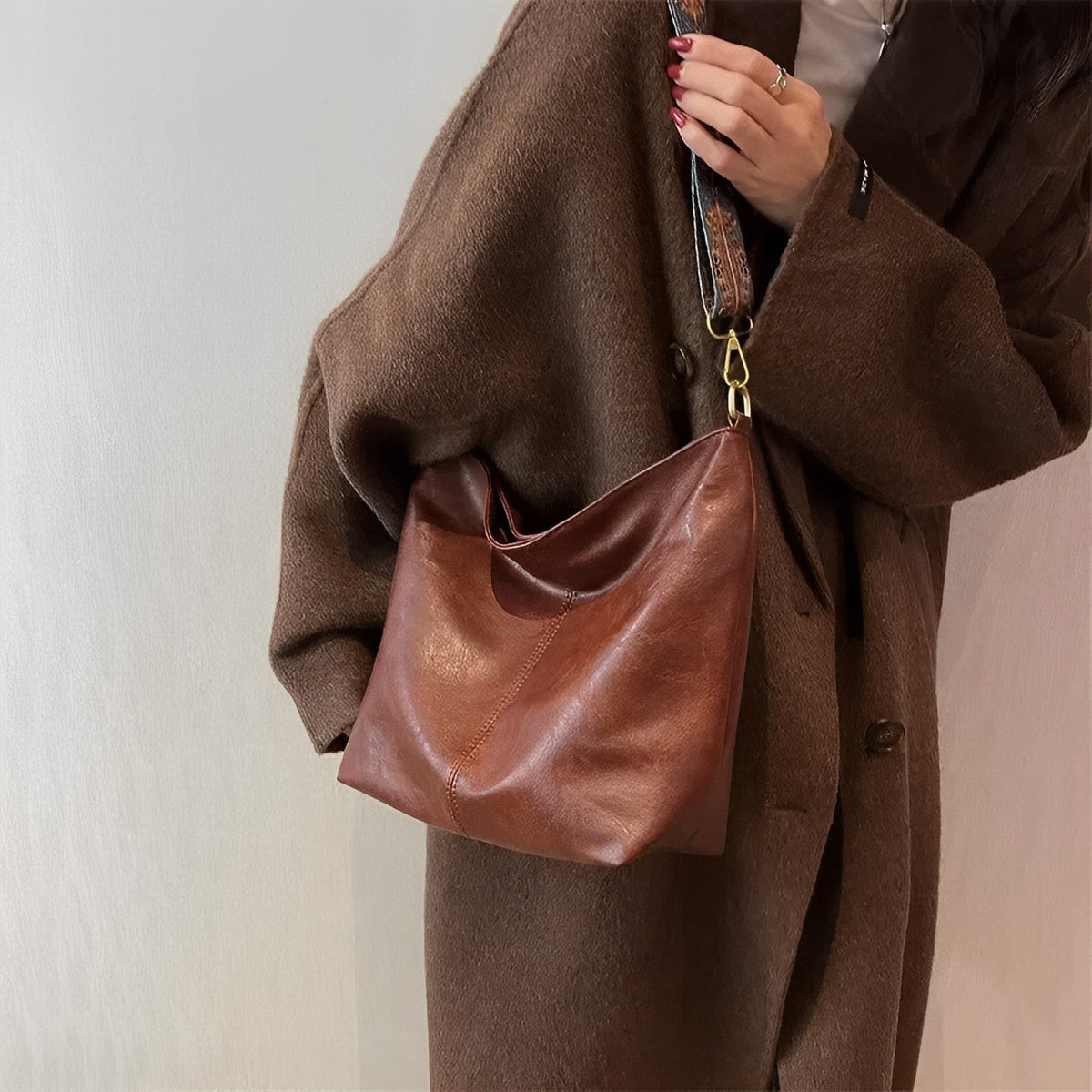 Sac bandoulière en simili cuir à sangle en tissu