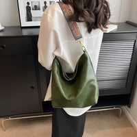 Sac bandoulière en simili cuir à sangle en tissu