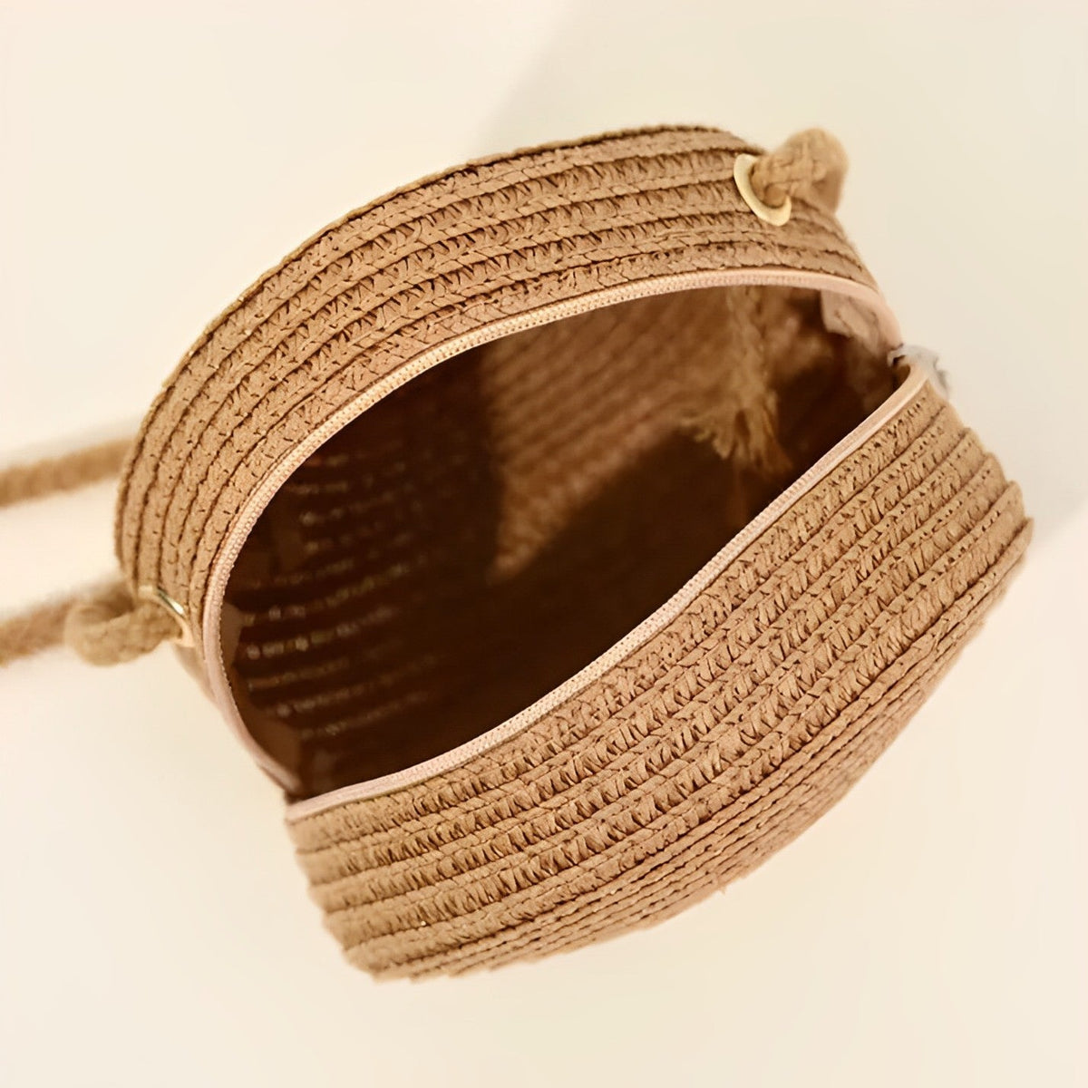 Petit sac rond en paille à bandoulière en corde