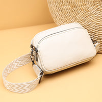 Petit sac bandoulière en simili cuir à sangle brodée
