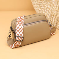 Petit sac bandoulière en simili cuir à sangle brodée