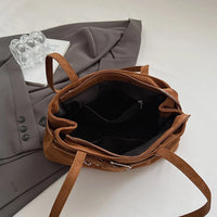 Sac à main en suédine à ceinture décorative