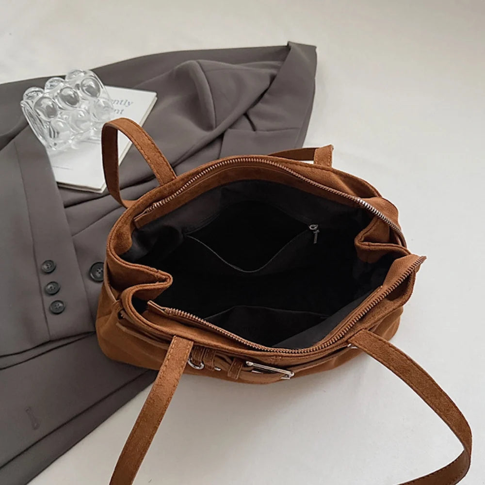 Sac à main en suédine à ceinture décorative