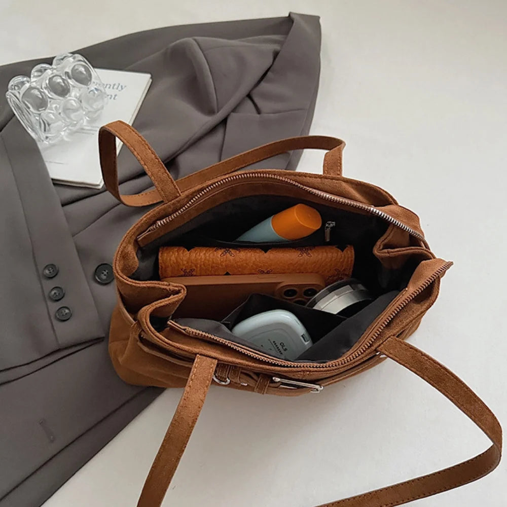 Sac à main en suédine à ceinture décorative