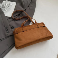 Sac à main en suédine à ceinture décorative