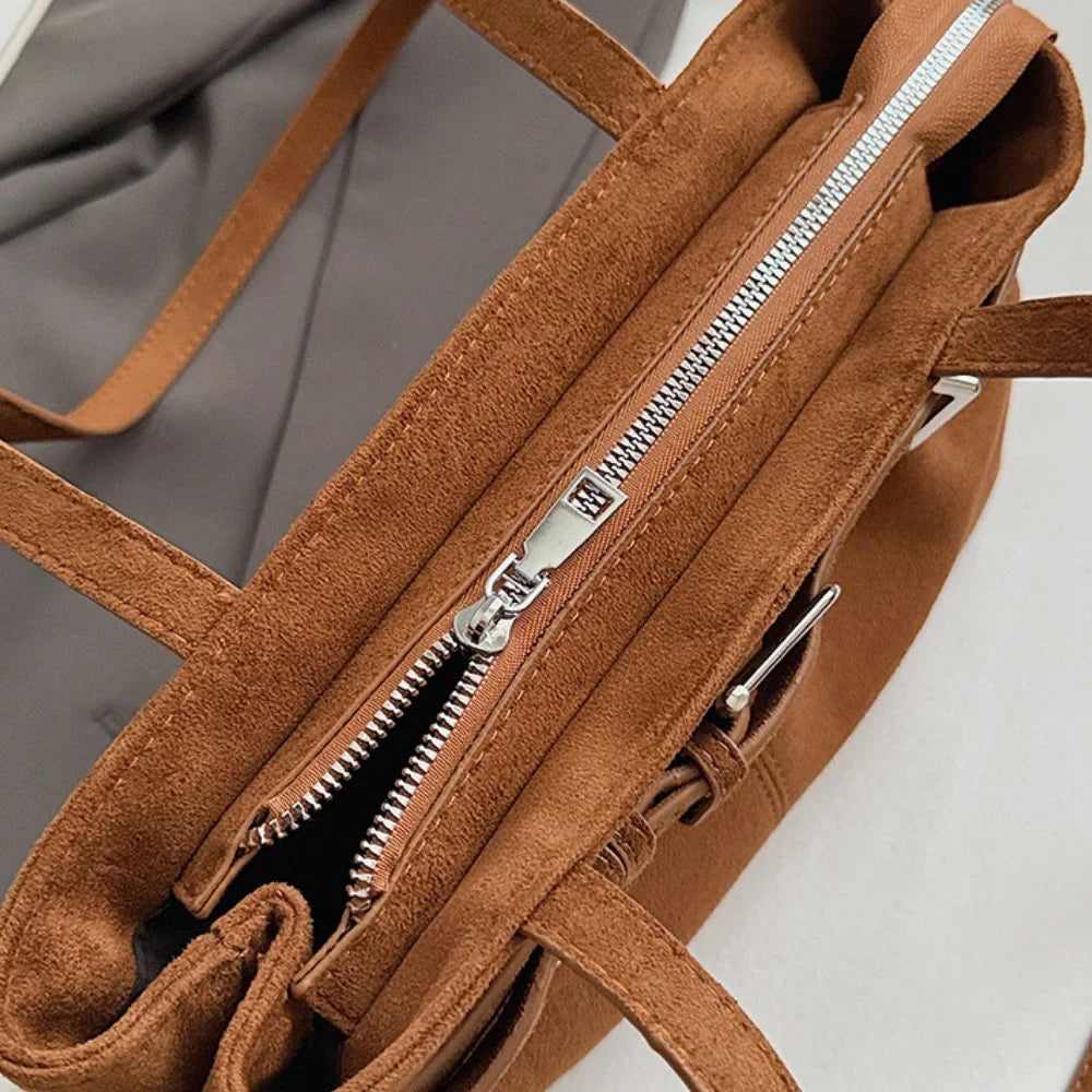 Sac à main en suédine à ceinture décorative