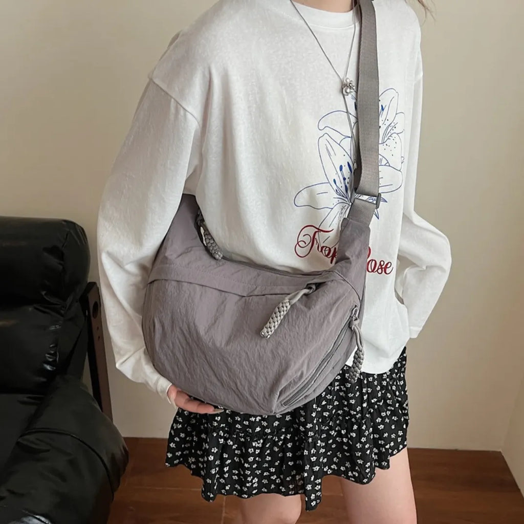 Sac bandoulière plat en nylon déperlant