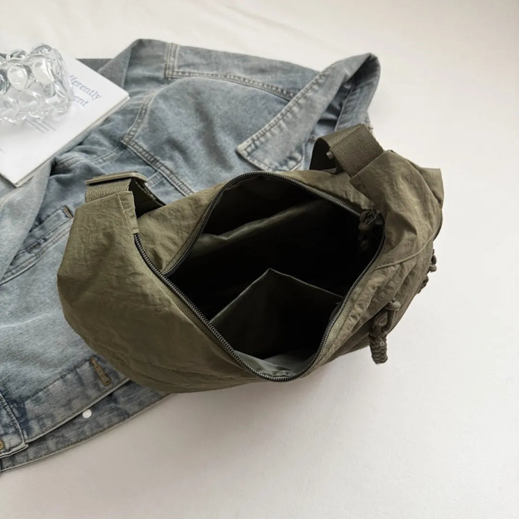 Sac bandoulière plat en nylon déperlant