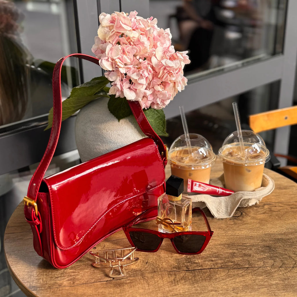 Petit sac bandoulière à rabat en simili cuir