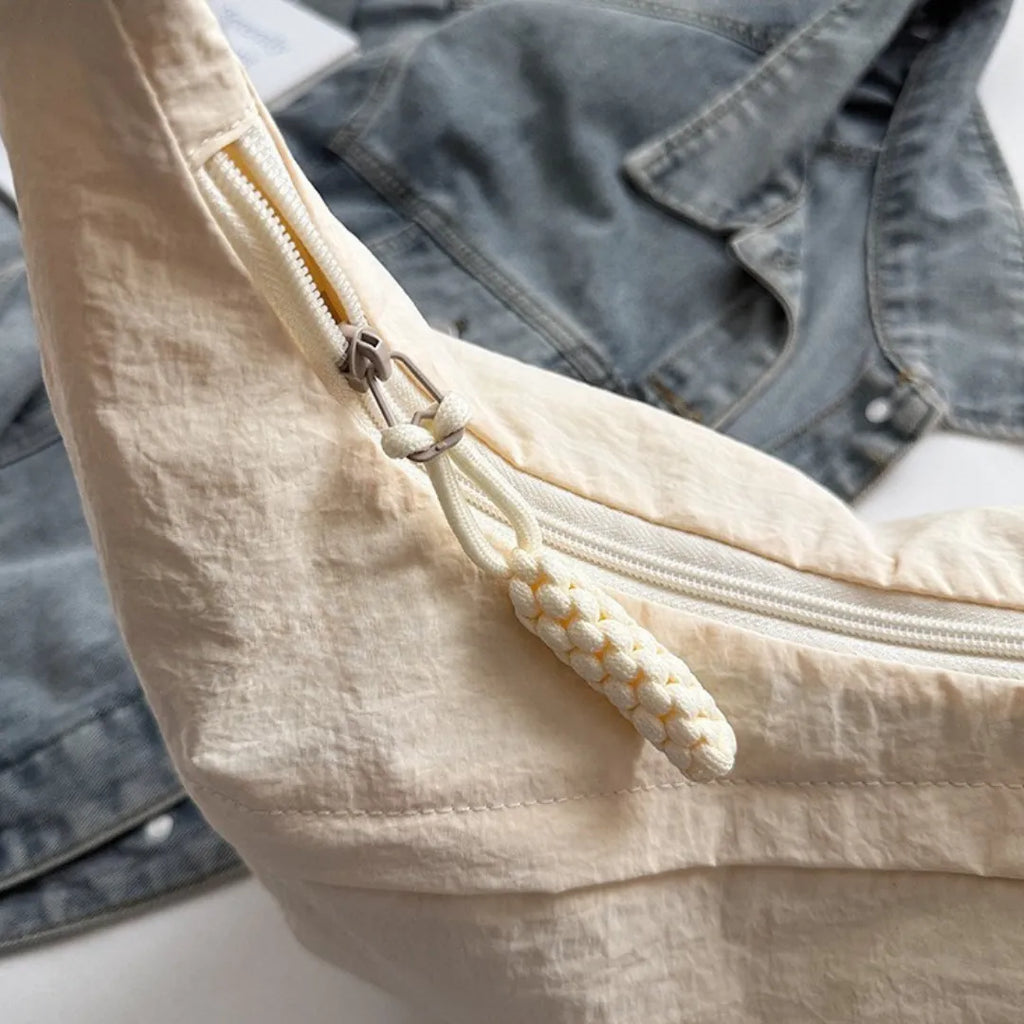 Sac bandoulière plat en nylon déperlant