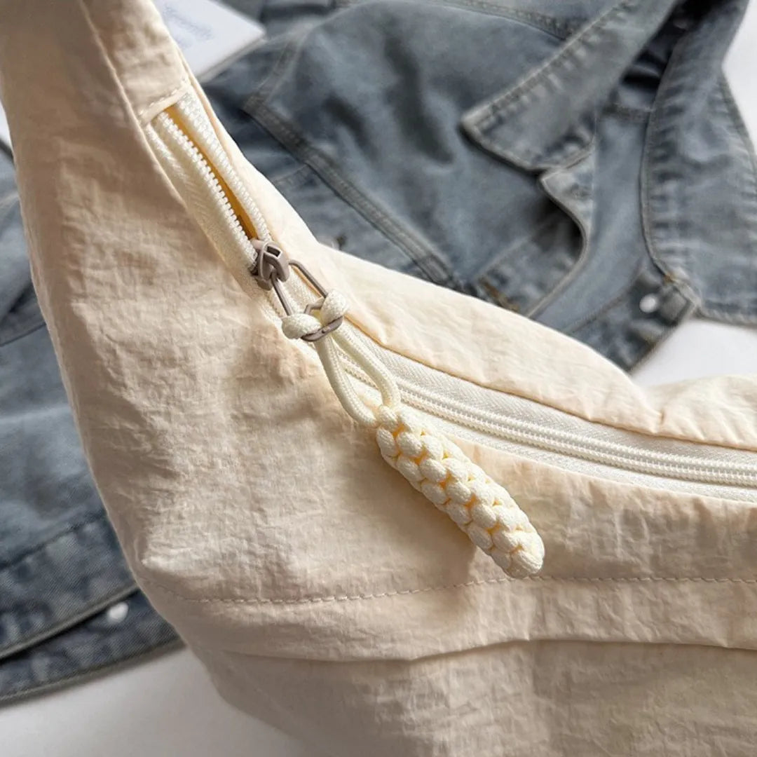 Sac bandoulière plat en nylon déperlant