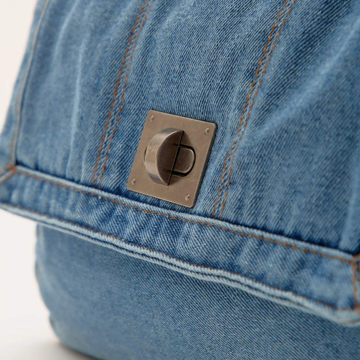 Sac à main en jean recyclé à chaînes