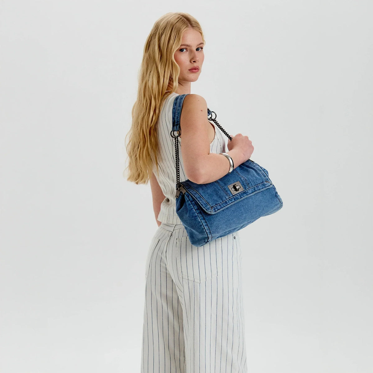 Sac à main en jean recyclé à chaînes