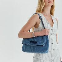 Grand sac à main en jean recyclé à anses chaîne