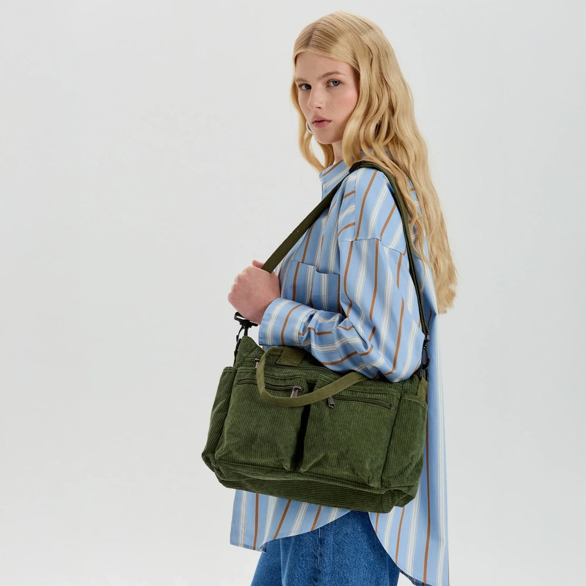 Sac bandoulière en velours côtelé à poches zippées