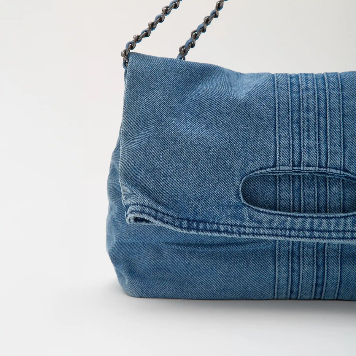 Grand sac à main en jean recyclé à anses chaîne