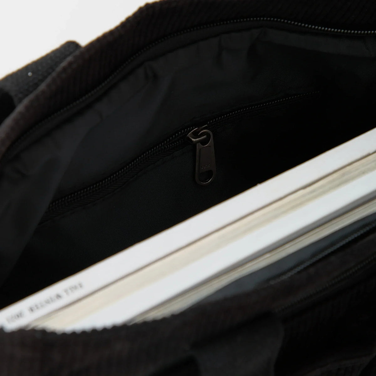 Sac bandoulière en velours côtelé à poches zippées
