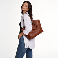 Sac cabas tressé en simili cuir avec pochette