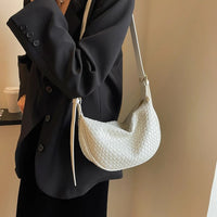 Sac croissant en simili cuir à détail tressé