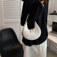 Sac demi-lune en simili cuir à bandoulière réglable