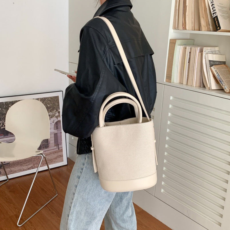 Sac seau en toile texturée à bandoulière réglable