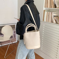 Sac seau en toile texturée à bandoulière réglable