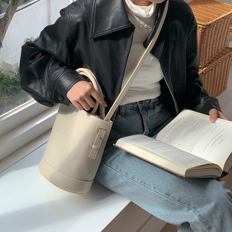 Sac seau en toile texturée à bandoulière réglable