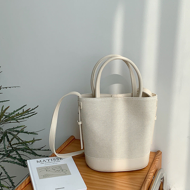 Sac seau en toile texturée à bandoulière réglable