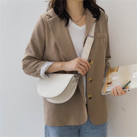 Petit sac bandoulière demi-lune en simili cuir