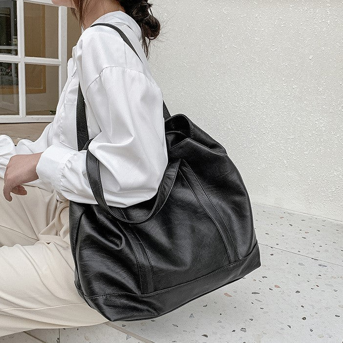 Sac cabas en simili cuir avec porte-clés intégré